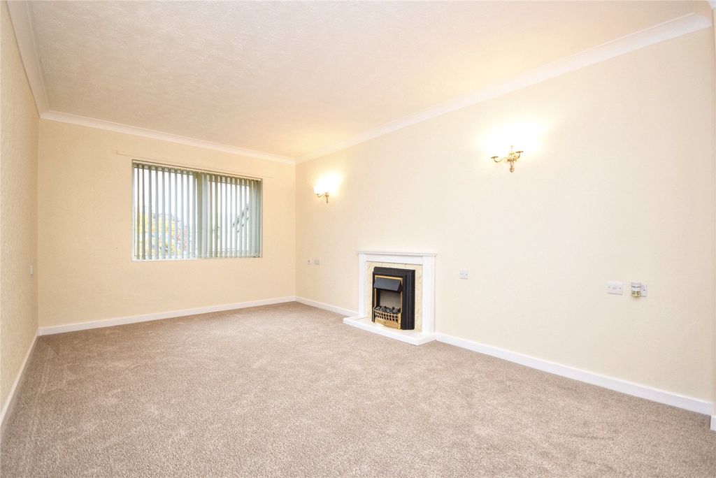 Property photo 3 of 8 Lounge Diner