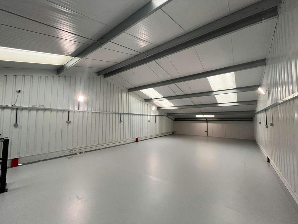 Property photo 2 of 8 4.Jpeg