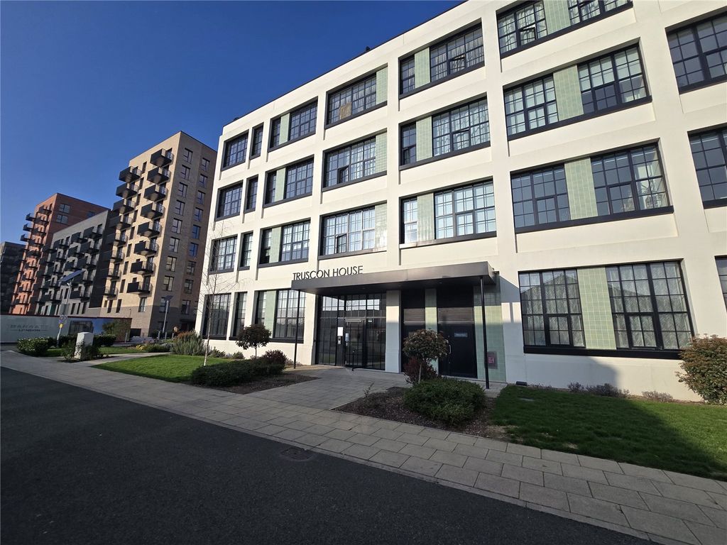 Property photo 2 of 19 Front Aspect