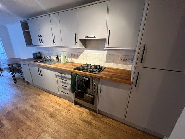 Property photo 3 of 9 Kitchen