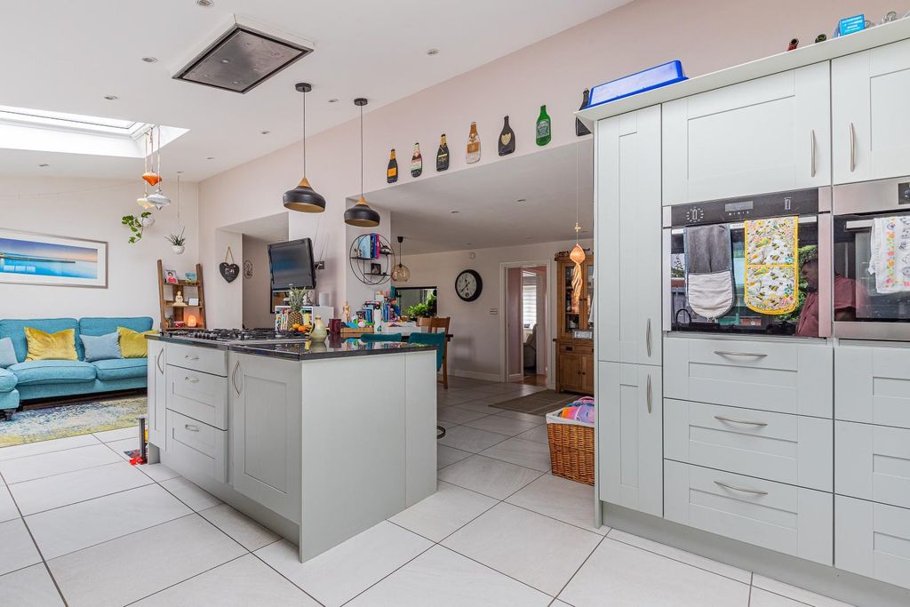 Property photo 2 of 27 16-27.Jpg