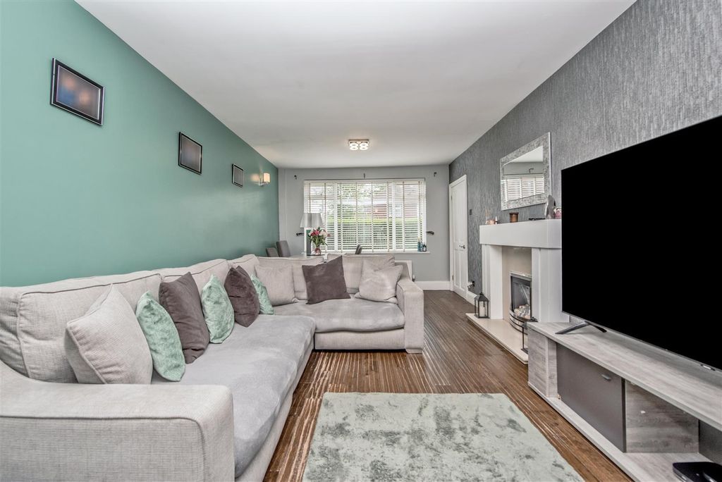 Property photo 2 of 35 Living Room / Dining Room: