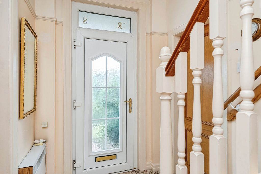 Property photo 3 of 26 Entrance