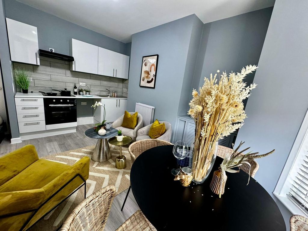 Property photo 1 of 9 Photo 3