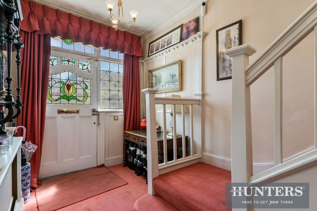 Property photo 2 of 25 Thornbury Avenue-17.Jpg