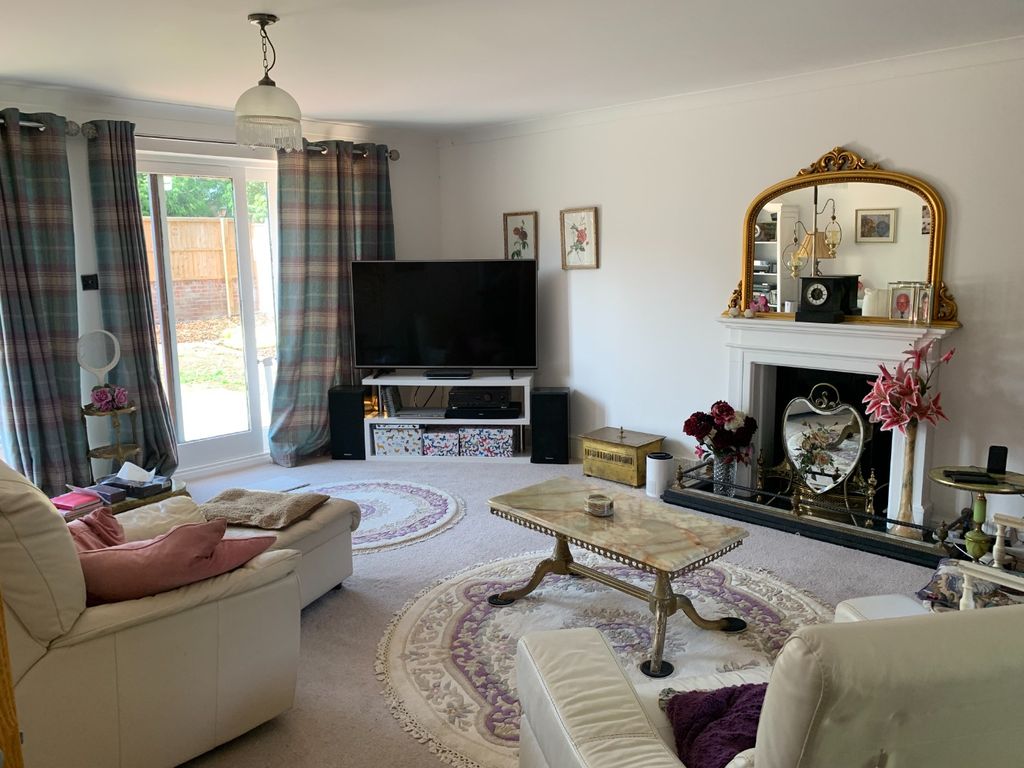 Property photo 2 of 12 4637651