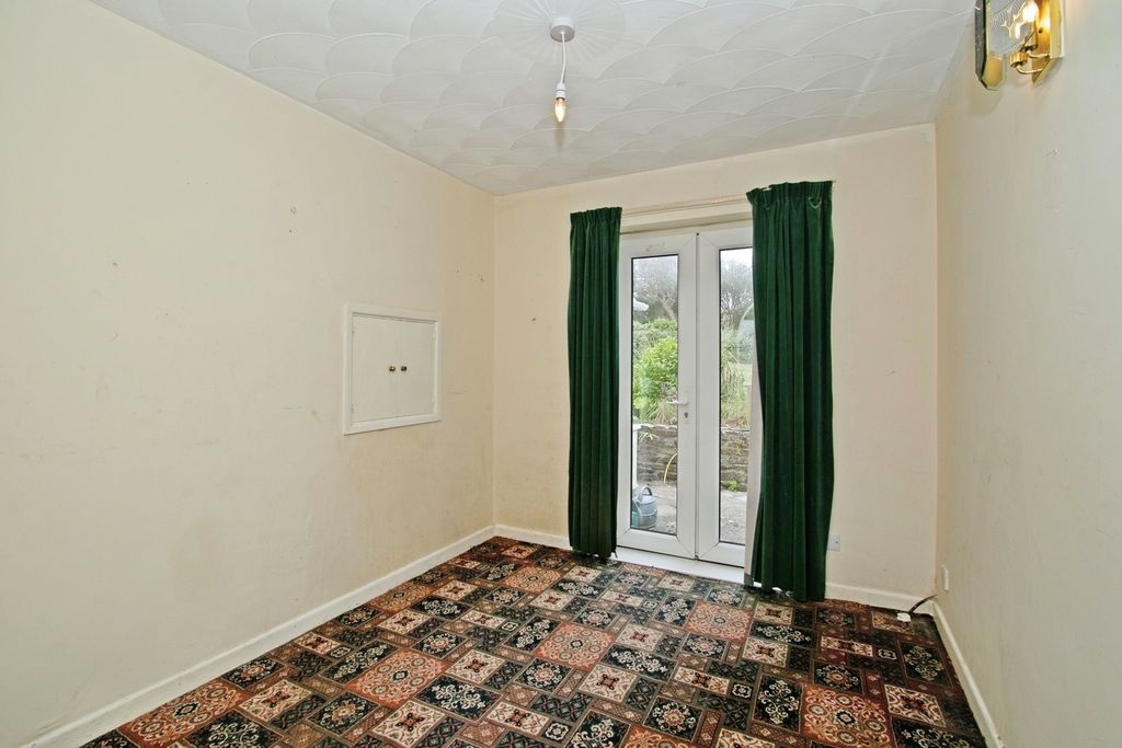 Property photo 3 of 34 Dining Room