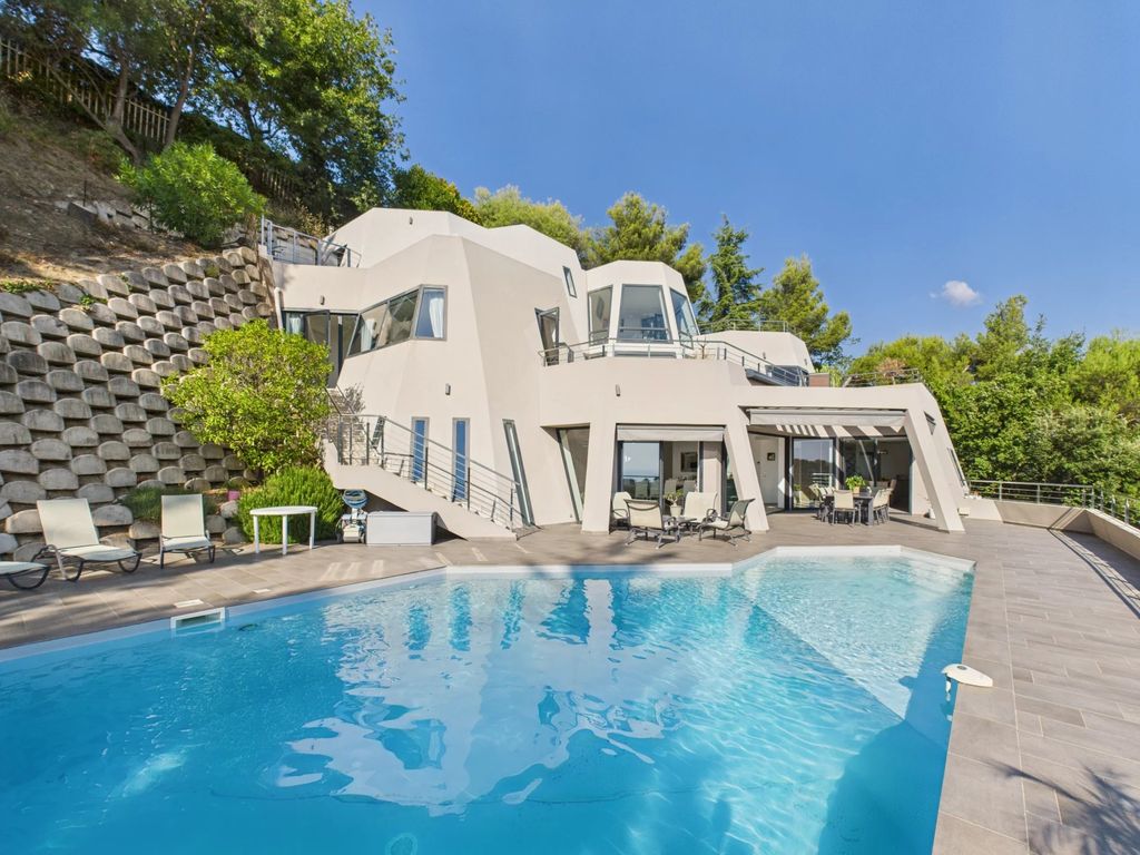 Property photo 2 of 23