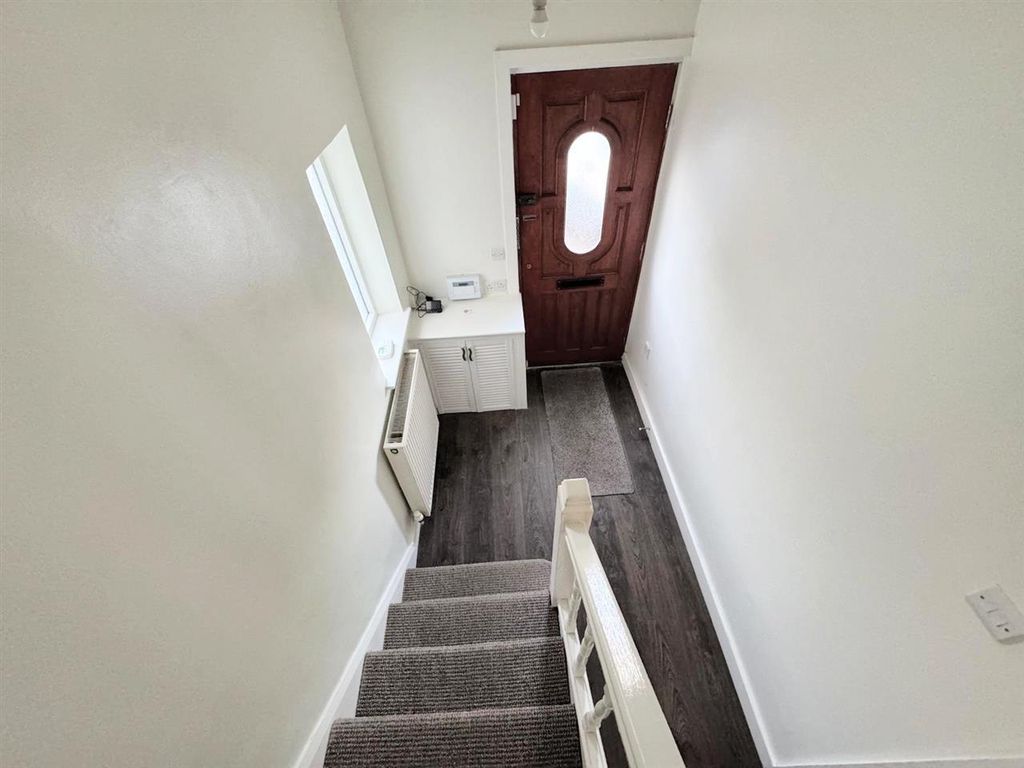 Property photo 2 of 12 Entrance Hall