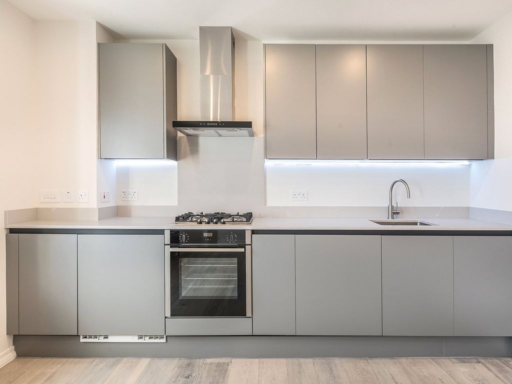 Property photo 2 of 9 Catherine St Wc2B