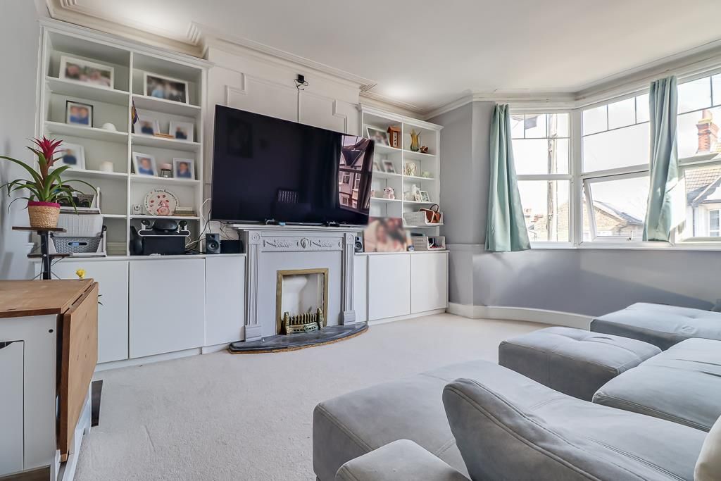 Property photo 3 of 13 Lounge