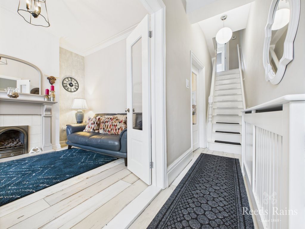 Property photo 2 of 25 Entrance Hall