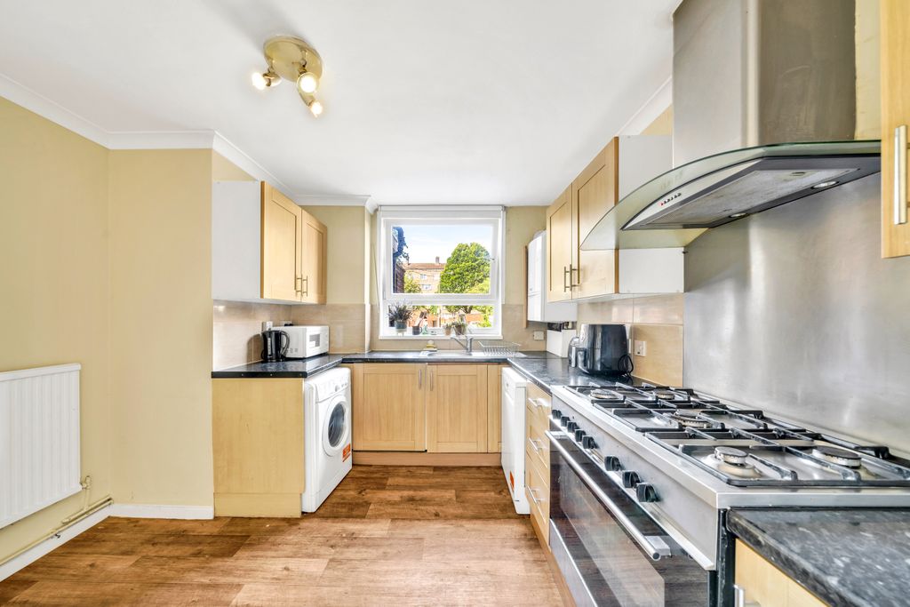 Property photo 3 of 11
