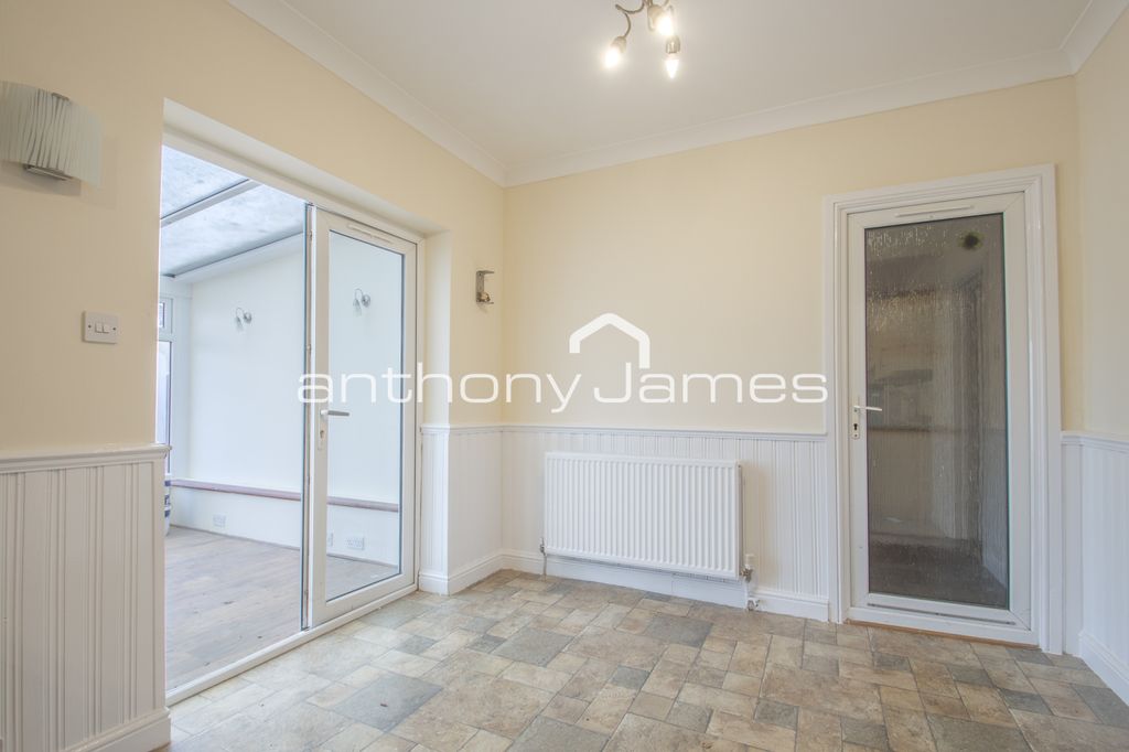 Property photo 3 of 16 Gallery