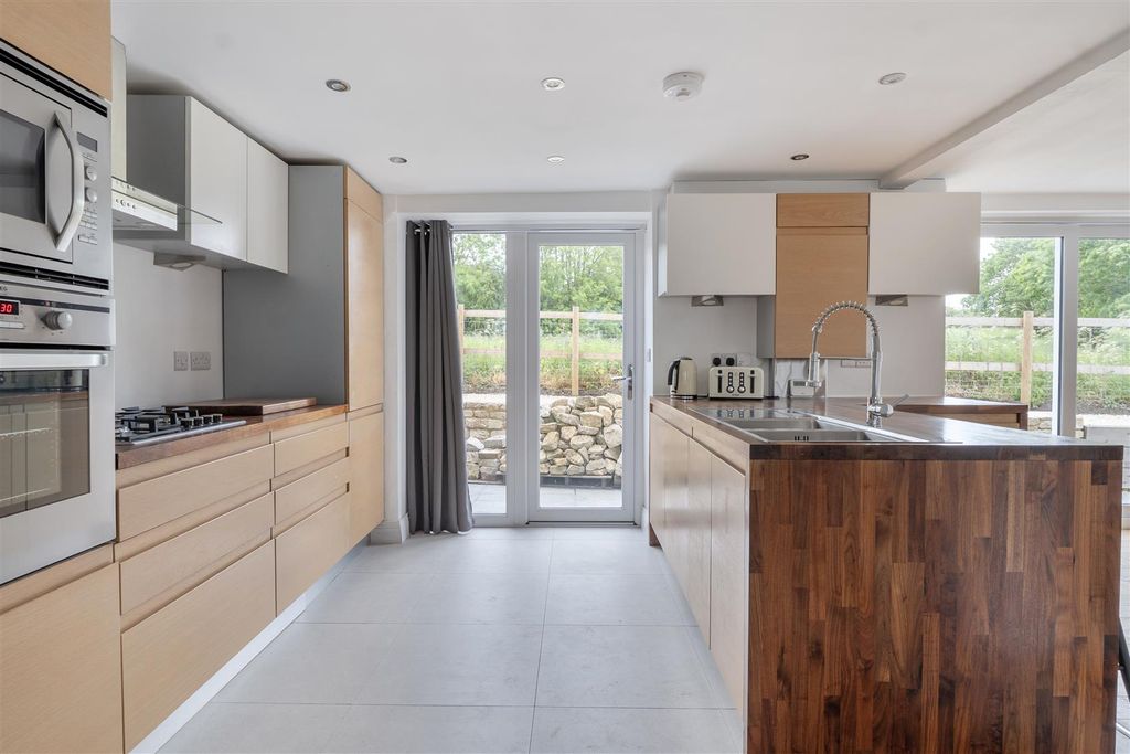 Property photo 2 of 16 1463564-11-6A0c5B5675c1A.Jpg