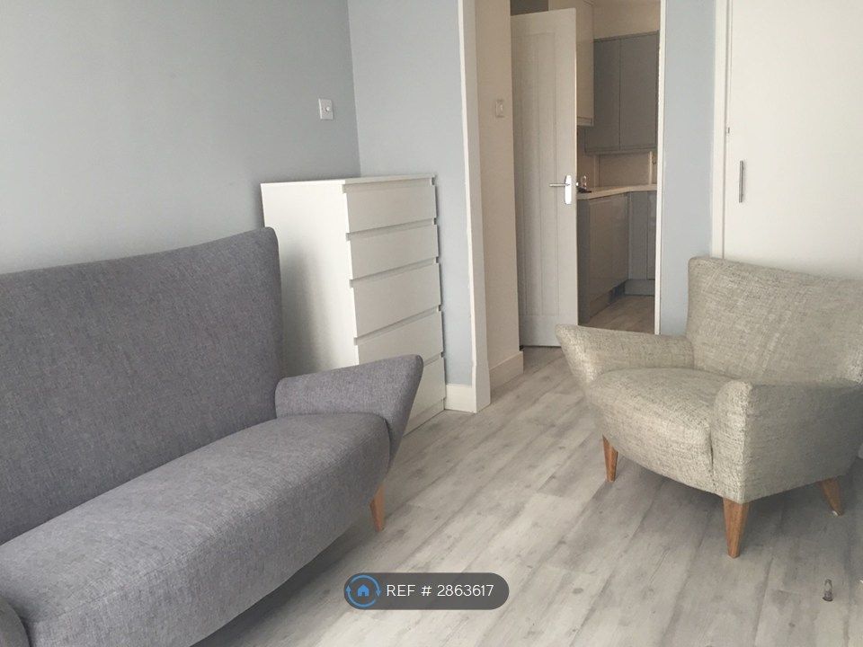 Property photo 3 of 5 Living Room Could Be A Bedroom.