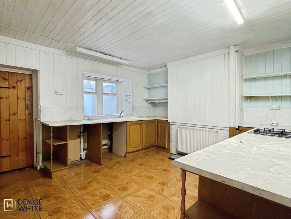 Property photo 3 of 24 Kitchen