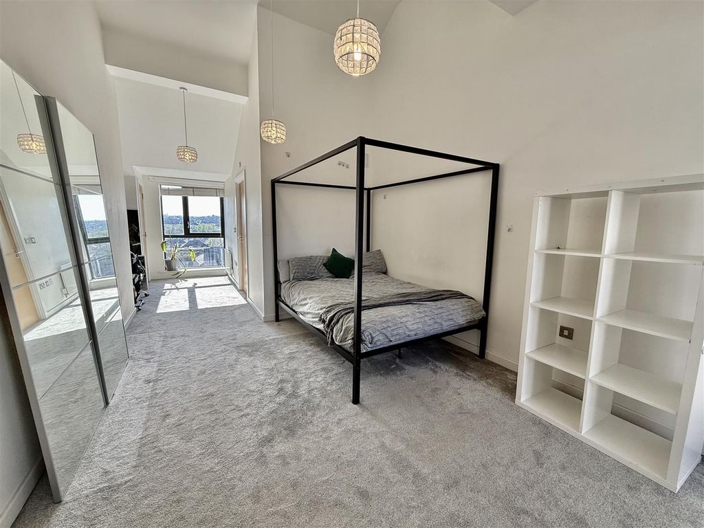 Property photo 2 of 17 Bedroom One