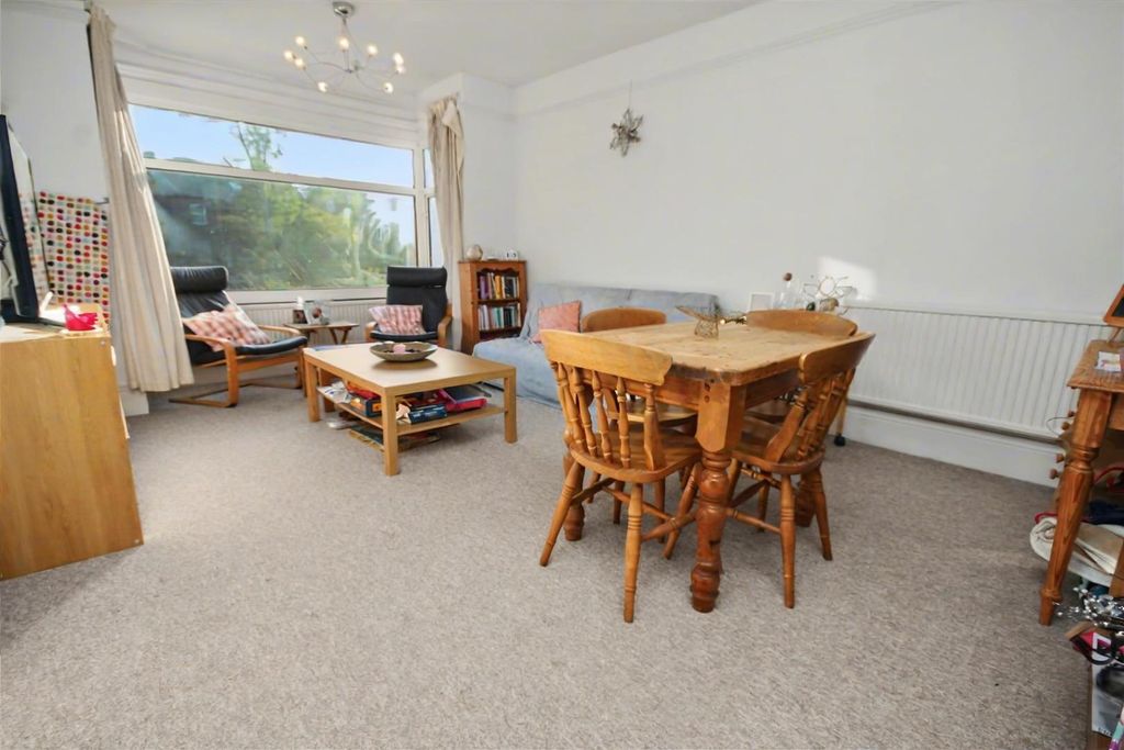 Property photo 2 of 6 Stirzusavei4-Ipuunw3_G.Jpg