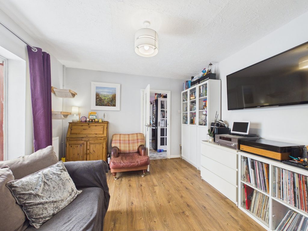 Property photo 2 of 21 Lounge