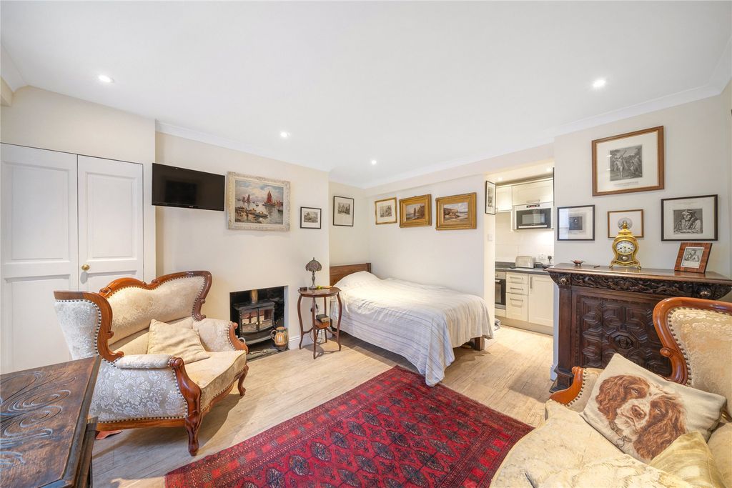 Property photo 2 of 5 Room