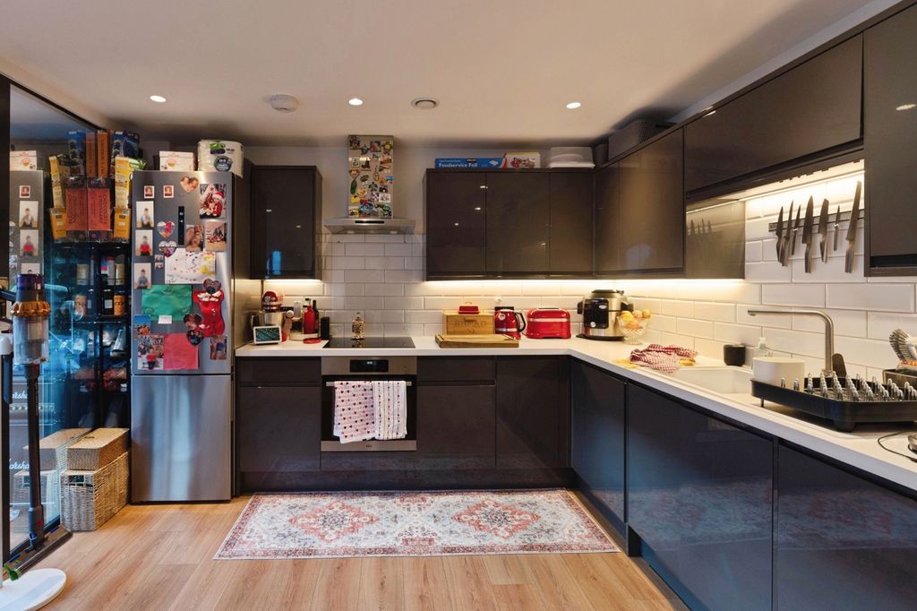 Property photo 3 of 21 Picture