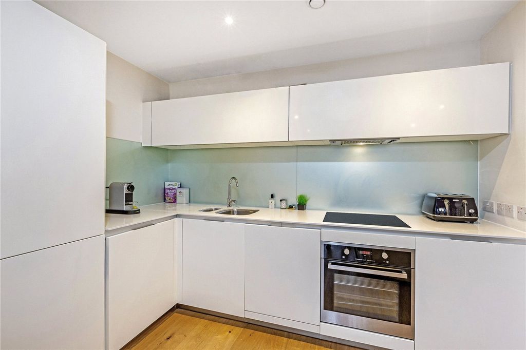 Property photo 3 of 9 Kitchen