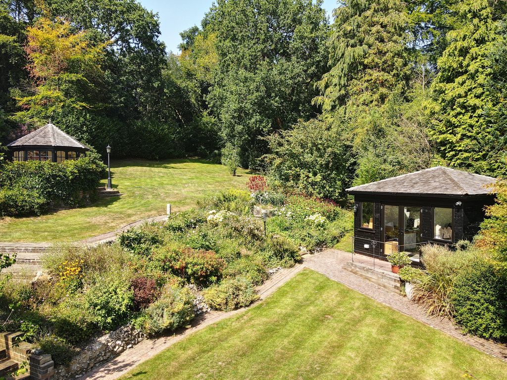 Property photo 3 of 28