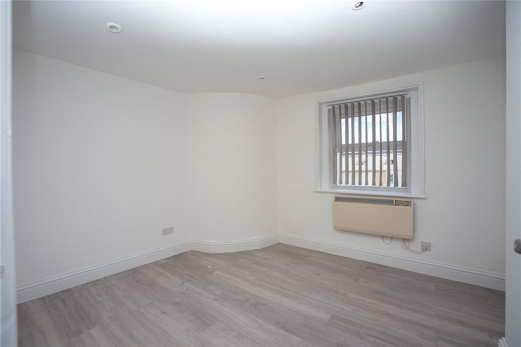 Property photo 3 of 6 Picture No. 04