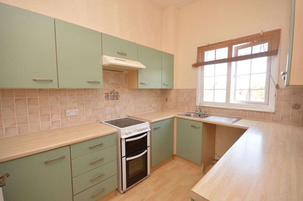 Property photo 3 of 8 Kitchen