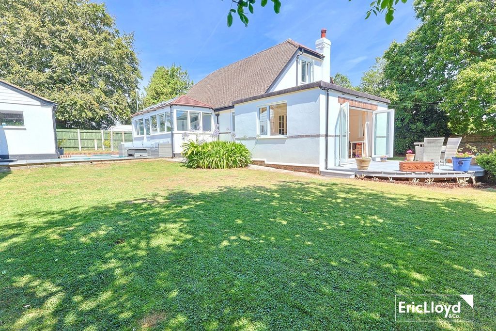Property photo 2 of 25 Photo 17