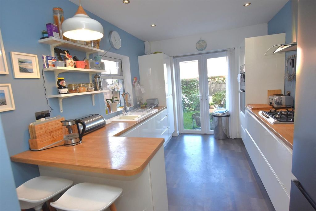 Property photo 2 of 19 Kitchen/Breakfast Room