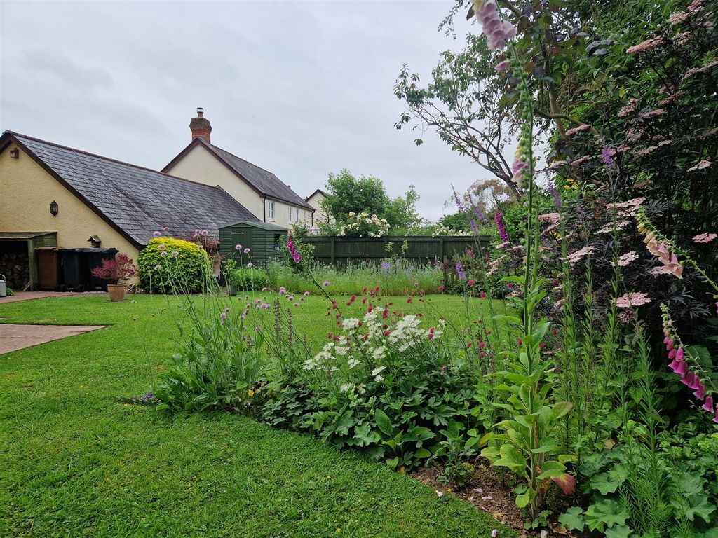 Property photo 2 of 44 27