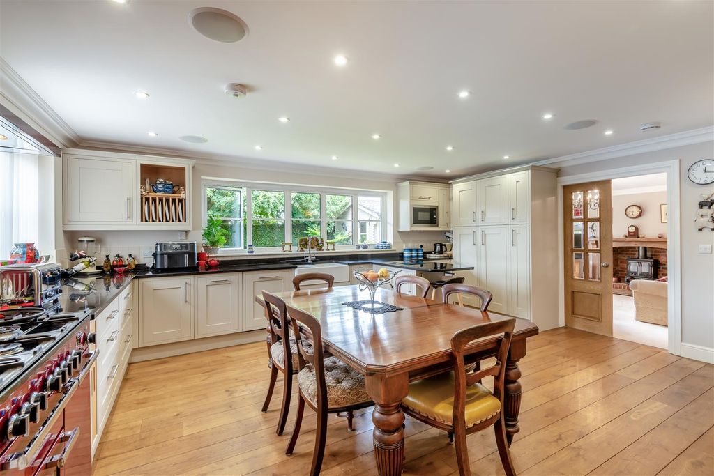 Property photo 2 of 26 8659289-Interior03.Jpg