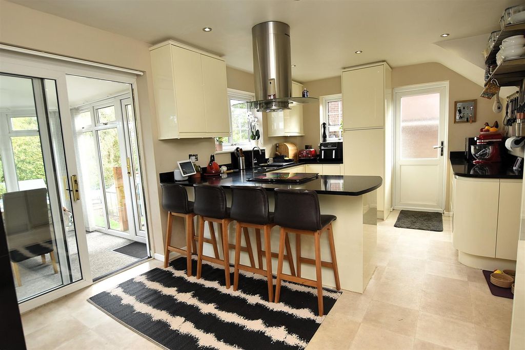 Property photo 3 of 26 Kitchen/Diner