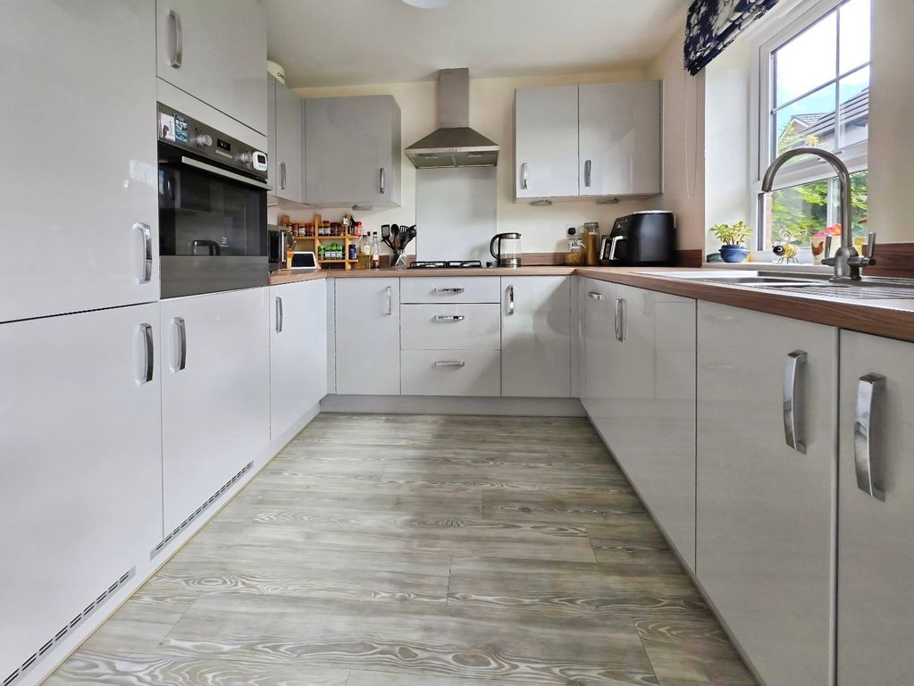 Property photo 3 of 15 Pbox-Kitchen-342839.Jpg