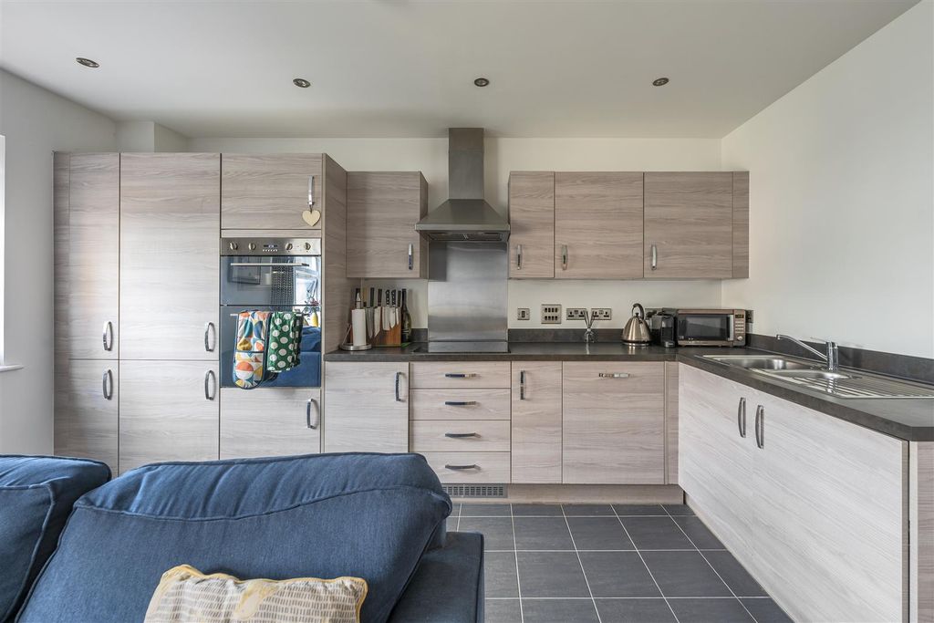 Property photo 3 of 24 Beaumans Drive E17