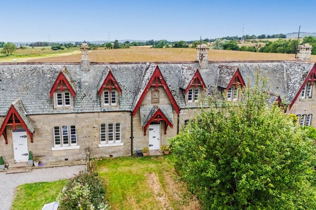 Property photo 2 of 31