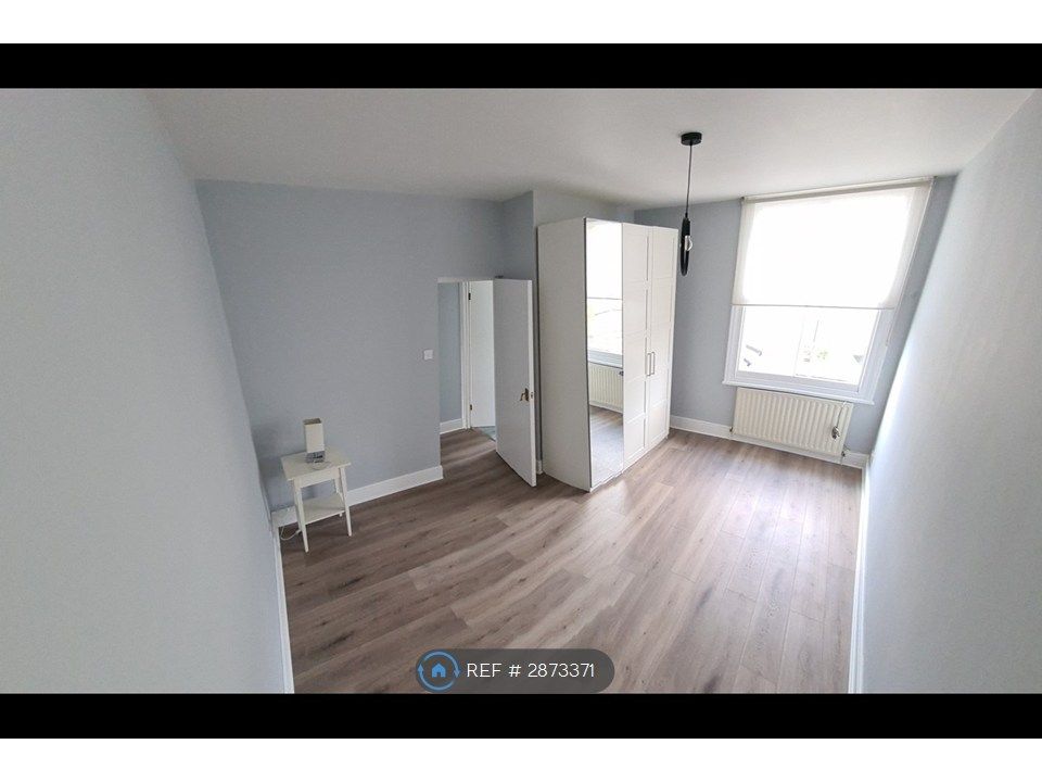 Property photo 2 of 5 Double Bedroom