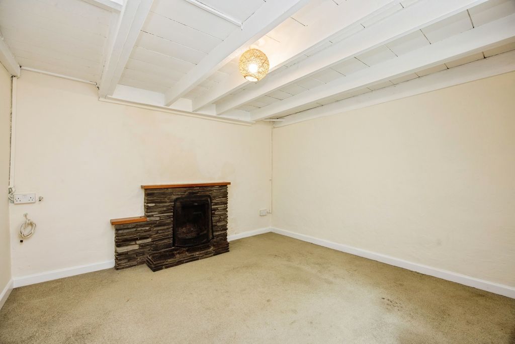 Property photo 2 of 17 Living Room