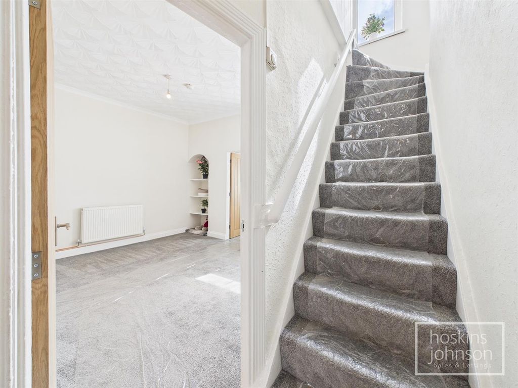 Property photo 2 of 20 Entrance Hall