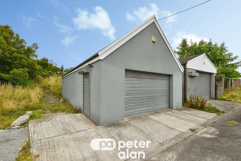 Property photo 2 of 20