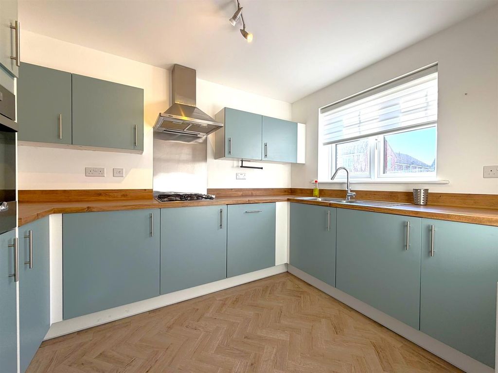 Property photo 2 of 15 Kitchen