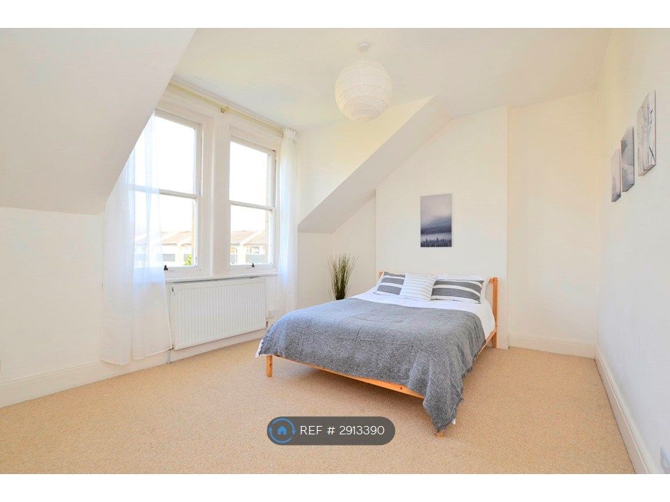 Property photo 3 of 9 Bedroom 1