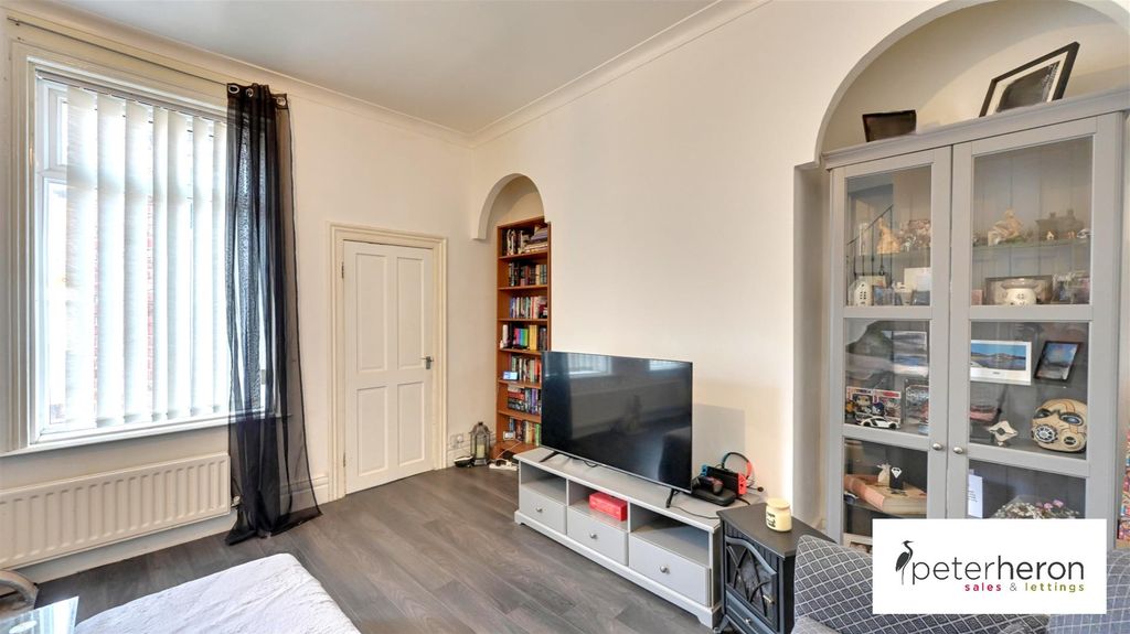 Property photo 2 of 9 Lounge