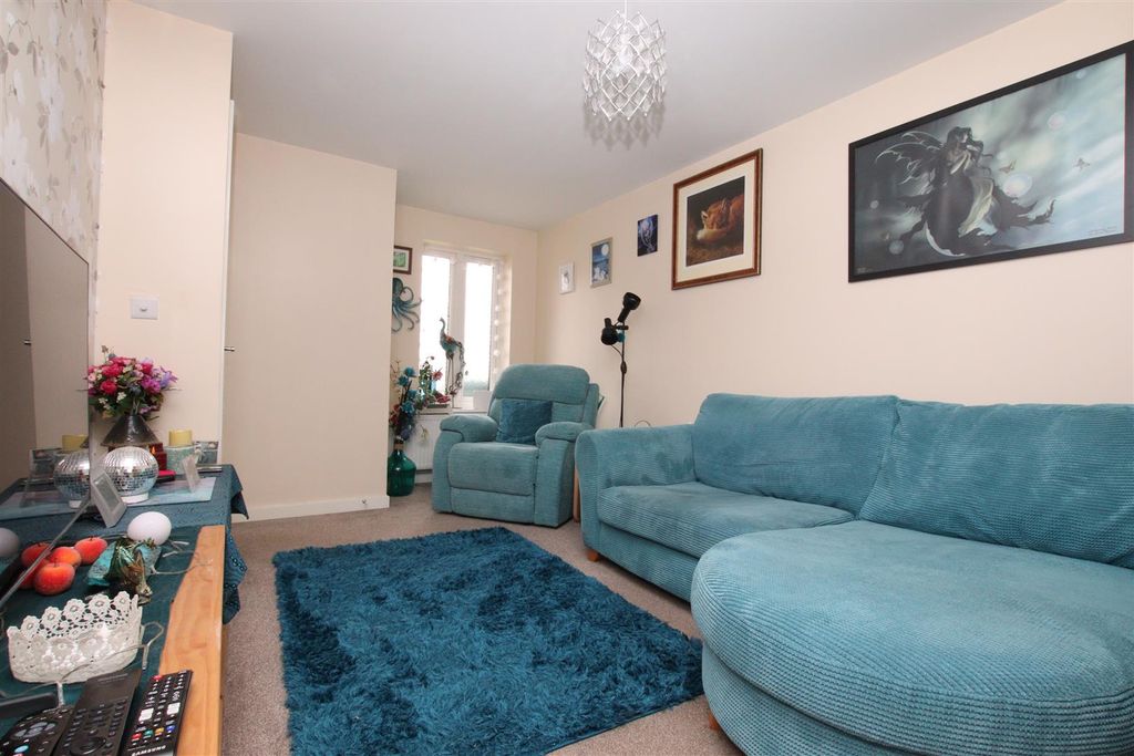 Property photo 3 of 13 Living Room.Jpg