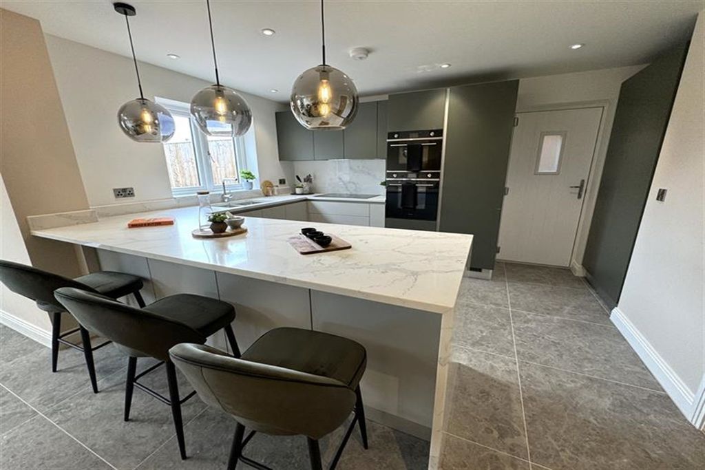 Property photo 3 of 17 (Main)