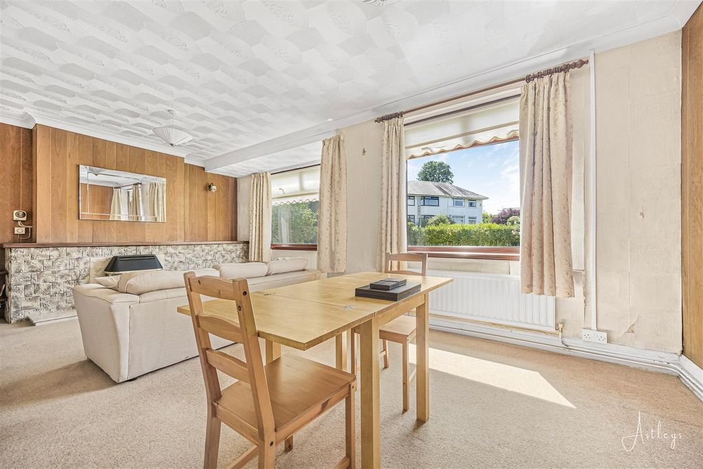 Property photo 2 of 20 Living Room