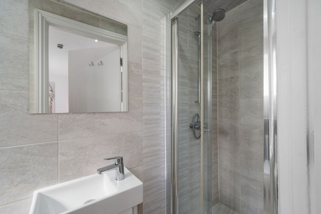 Property photo 3 of 13 83A Mitcham Road Sw17 9Pd-2