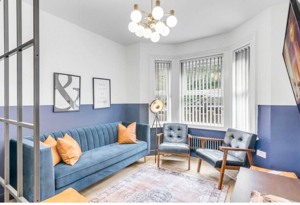 Property photo 2 of 8